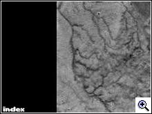 Partvidékre vezető árkok a Titánon tizenhat kilométer magasból