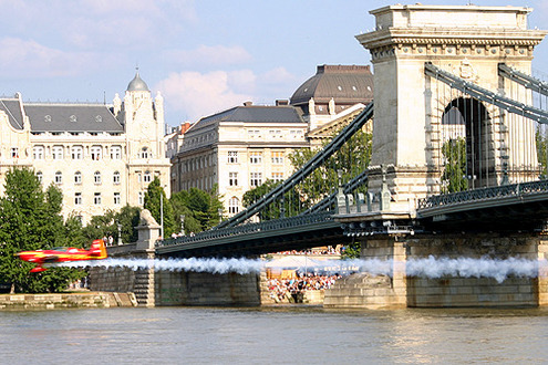 Versenyző a híd alól
            // Fotó: Nagy Attila, (c) 1999-2009 Index.hu