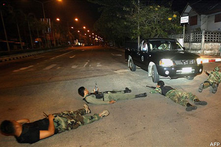 Thai rendőrök fel nem robbant bombát találtak
