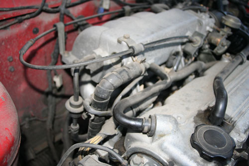 Szívócső a Mazda 626-on. Fotó: Csikós Zsolt