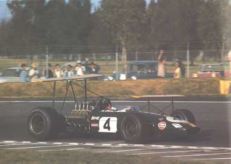 Rindt az 1968-as Brabham Repcoban. Forrás: http://physik.uni-graz.at/~wap/Jochen.html