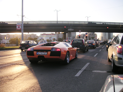 Narancssárga Lamborghini Murciélago az Árpád Hídon