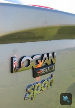 Logan embléma Renaultsport jelvénnyel
