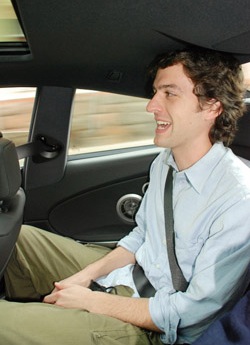 A szerző egy 2007-es BMW 635d jobb hátsó ülésen, kényelmetlenül. Fotó: Csikós Zsolt