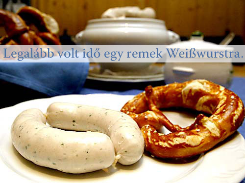 Hagyományos bajor reggeli fehér kolbásszal és pereccel. Forrás: Kabel Eins