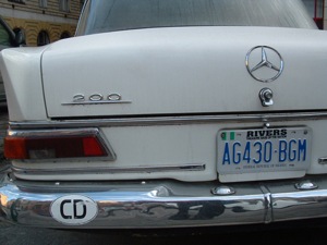 Mercedes-Benz W110 a Fővám téren, nigériai rendszámmal