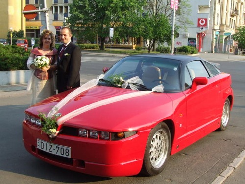 Alfa Romeo SZ mint esküvői kocsi. Forrás: Használtautó.hu