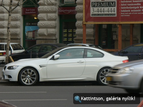 Fehér BMW E92 M3 a Bajcsy-Zsilinszky út és a Révay utca sarkán. Fotó: I\\/I4R[ł