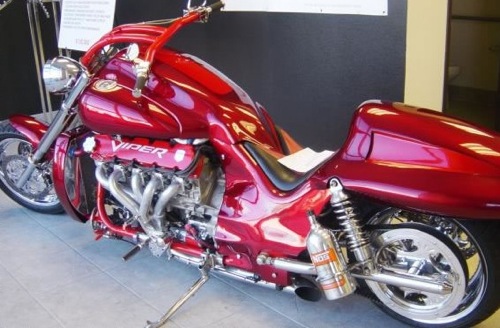 Viper-motoros Boss Hoss motorbicikli. Forrás: Phoenix Bikers