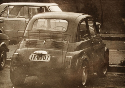 Csikós Zsolt Fiat 500-a, iszonyú lakatosmunkával a sárvédőn