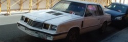 Fehér Chrysler LeBaron Mexikóvárosban