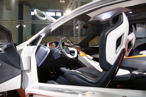 Ford Iosis tanulmányautó a bécsi autókiállításon. Forrás: Vienna Autoshow 2008