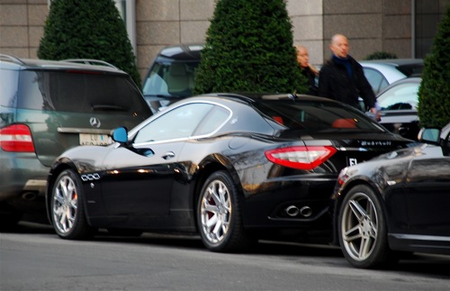 Maserati GranTurismo a Kempinski szálloda előtt