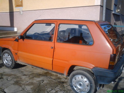 Piros Fiat Panda. Forrás: Használtautó.hu