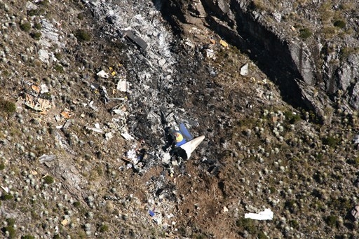 A francia gyrtmny ATR 42-300-as az Andok egyik meredek hegyoldalnak tkztt, s darabokra trtt a Sierra La Culata Nemzeti Park terletn, nhny mrfldre Mridtl.
