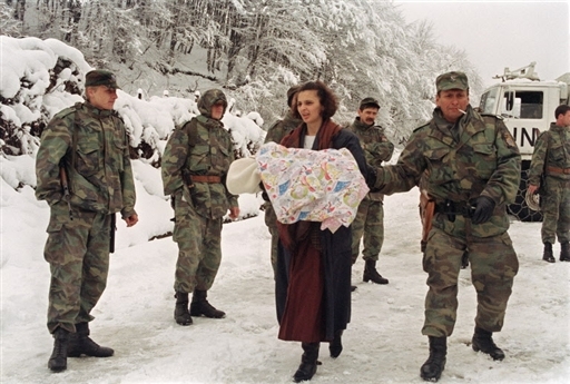 Srebrenicbl menekl n s gyermeke 1993-ban.

