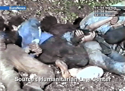 Muzulmn halottakat talltak 2000-ben egy Srebrenica melletti tmegsrban.
