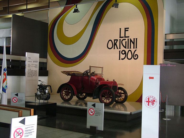 A múzeum legöregebb darabja, az első... Ha jól emlékszem, nem is Alfa Romeo