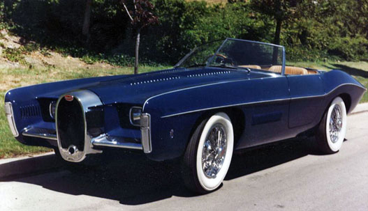 Ez volt a Virgil Exner-féle Bugatti. A hatvanas évek közepén készült, az utolsó megmaradt eredeti Bugatti-alvázra