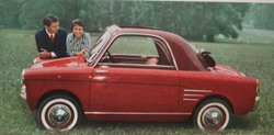 A Fiat adta, a Fiat vette el. Az Autobianchi az anyacég luxusmárkájának indult. Ez egy Bianchina, ami alapvetően egy 500-as Fiat