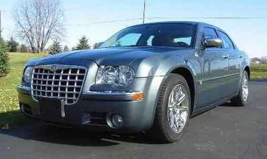 eBayen árulják Obama elvetett Chrysler 300C-jét