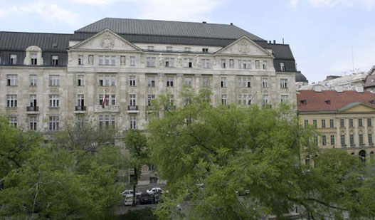A Magyar Általános Hitelbank korábbi épülete, ma a PM-é