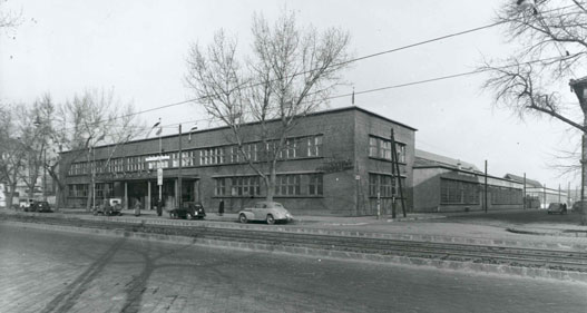 A negyvenes évek vége, az épület éppen MOGÜRT-központ (Fotó: Magyar Építészeti Múzeum)
