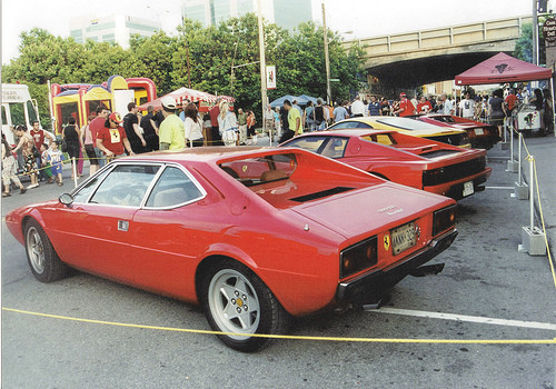 Eleinte a 308 GT4 2+2-n sem volt Ferrari-logó