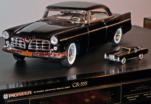 1:18 és 1:68: Chrysler és Lincoln a hifi tetején