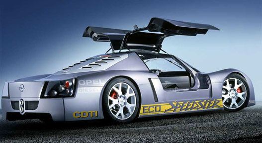 Opel EcoSpeedster, ami 250-et tud és 2,5-öt eszik. De nem egyszerre