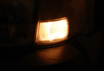 LED-es helyzetjelző fénye kékesfehér