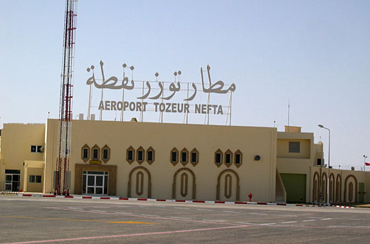 A tozeur-i reptér: modern épület, szép arab dizájnnal