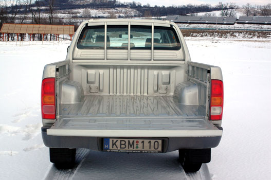 Tagadhatatlan teherautó, de dupla kabin nem hagy nagy platót Szélesség 1515mm, hosszúság: 1520 mm, magasság 450 mm