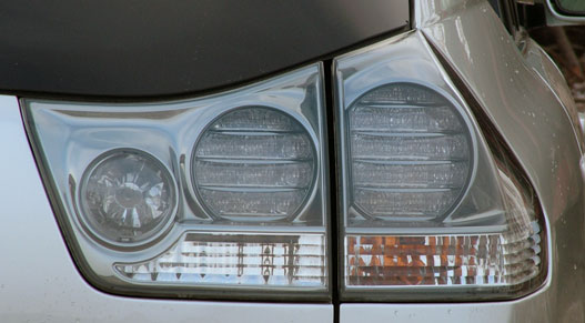 A legendás Lexus-lámpa - a színtelen bura sufnituning divatot teremtett