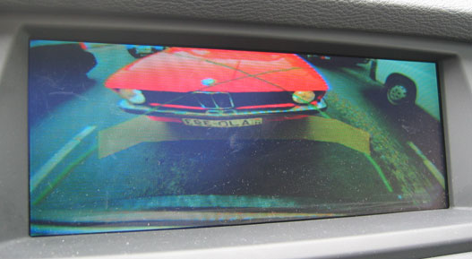 Az ÉN BMW-m a húszszoros árú X5 tolatókamerájának szemével